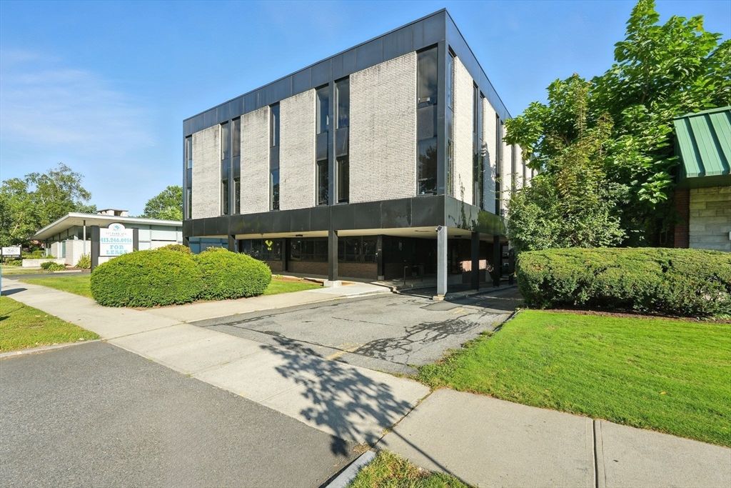 Backyard, Exterior, Facade, Modern
