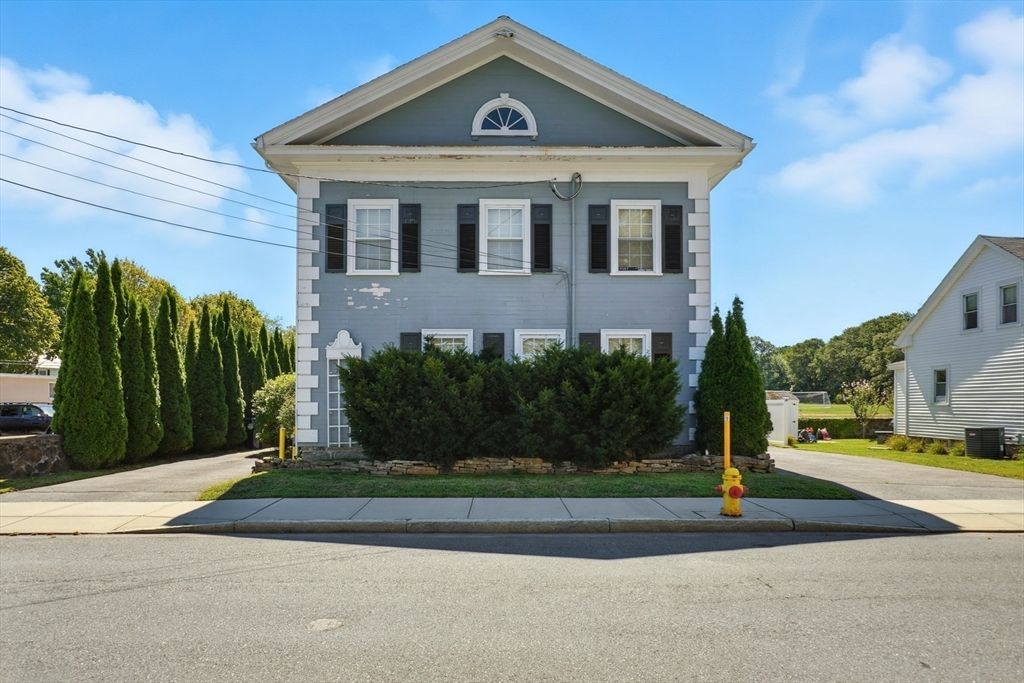 Exterior, Facade, Queen Anne Victorian