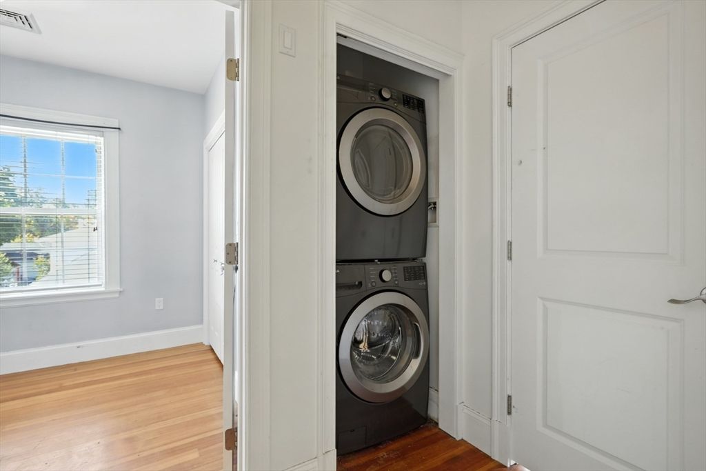 Interior, Utility Closets, Washer, Wood Texture Flooring