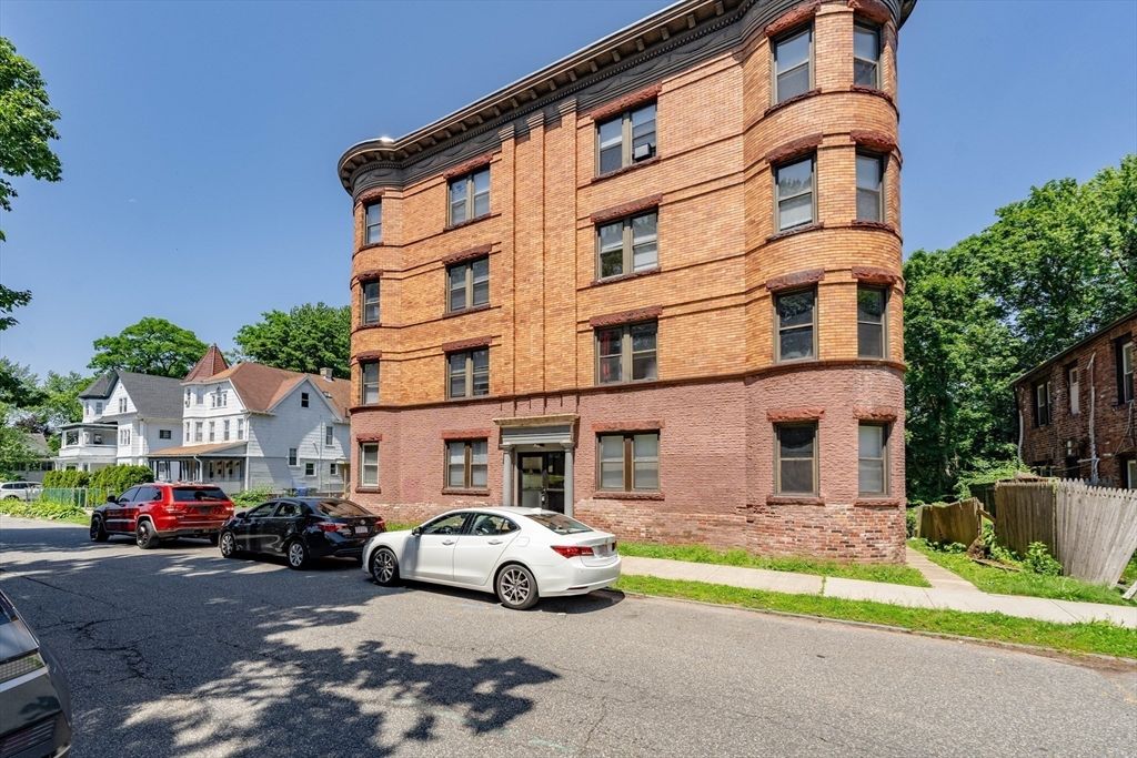 Exterior, Facade, Brick Facade, Rowhouse
