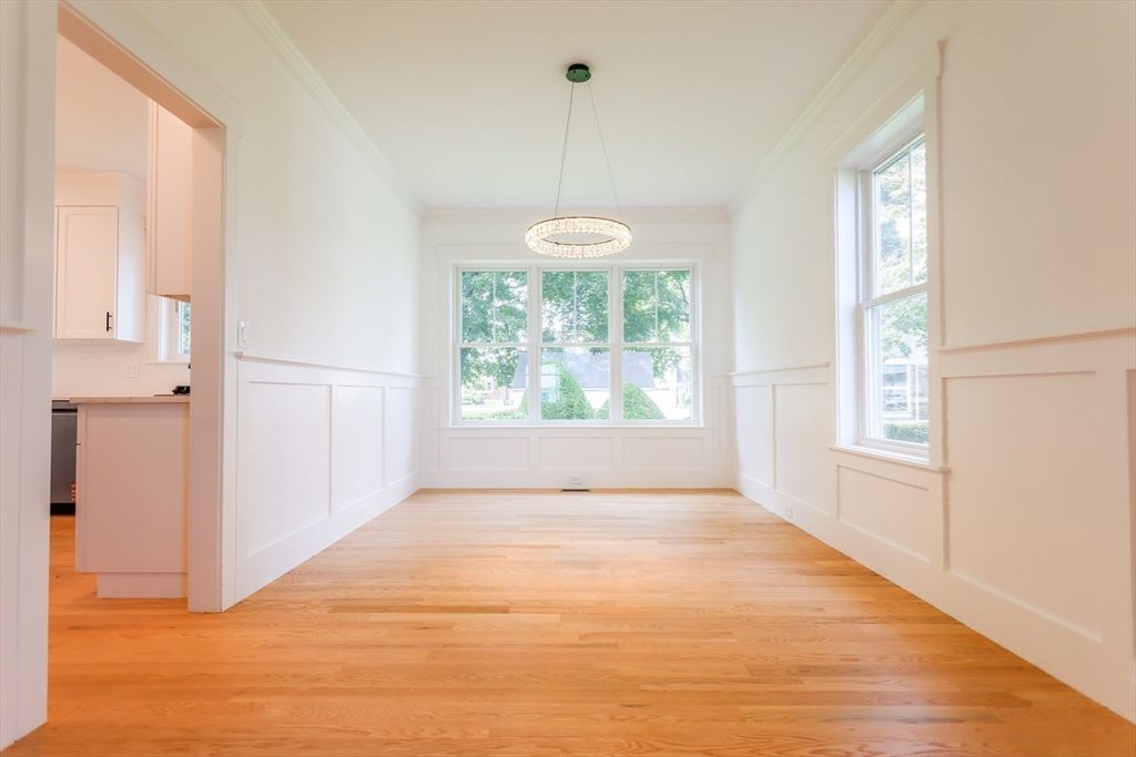 Empty room, Interior, Pendant Lights, Wood Texture Flooring