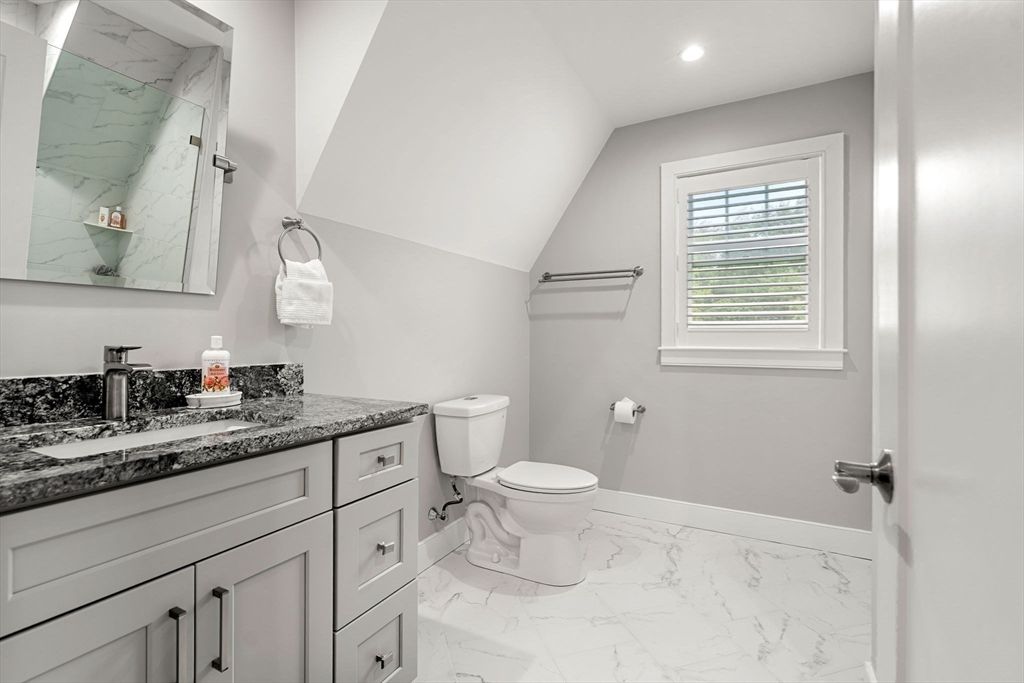 Bathroom, Interior, Marble, Marble Walls, Recessed Lighting