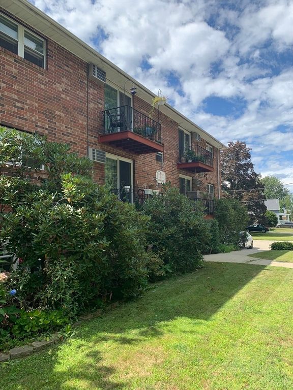 Backyard, Exterior, Facade, Brick Facade, Rowhouse
