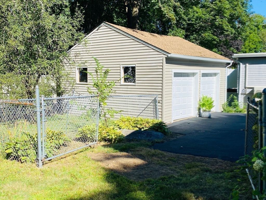 Detached Garage, Exterior