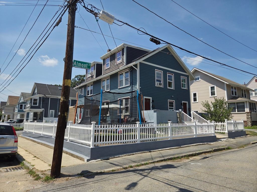 Exterior, Facade, Queen Anne Victorian