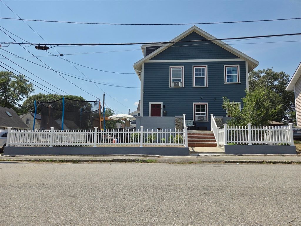 Exterior, Facade, Queen Anne Victorian