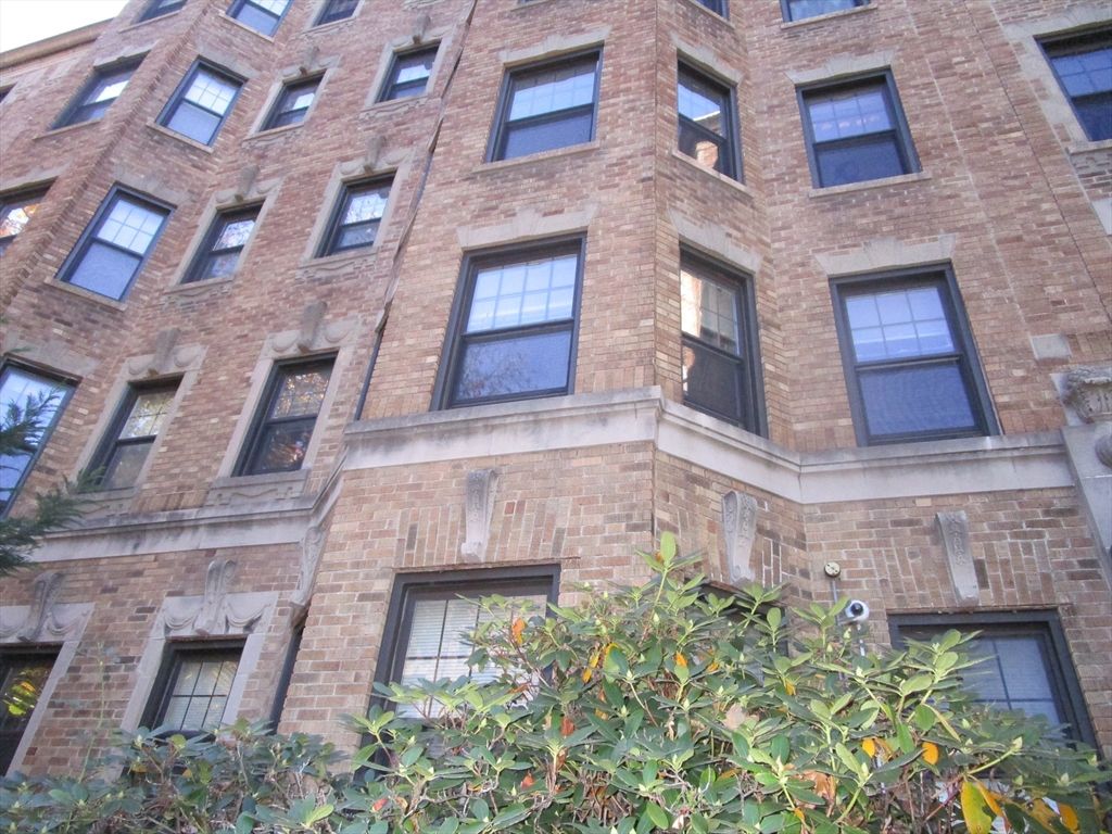 Exterior, Facade, Brick Facade, Rowhouse