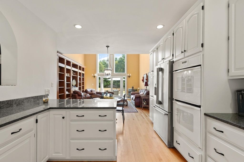 Dining room, Interior, Kitchen, Pendant Lights, Recessed Lighting, Wood Texture Flooring