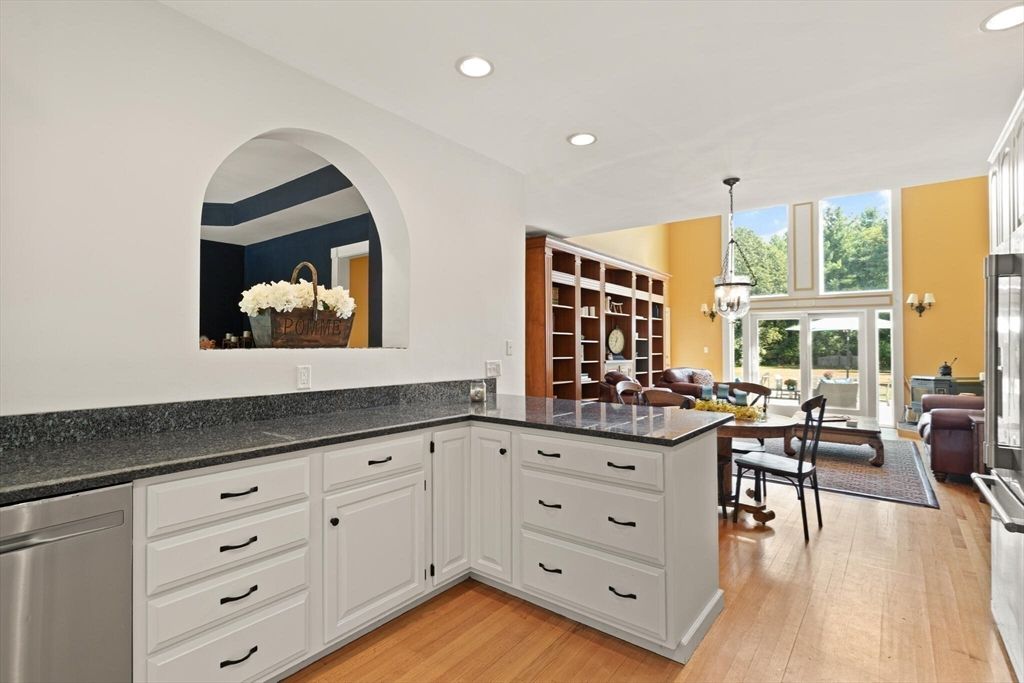 Dining room, Interior, Kitchen, Living room, Pendant Lights, Recessed Lighting, Wood Texture Flooring