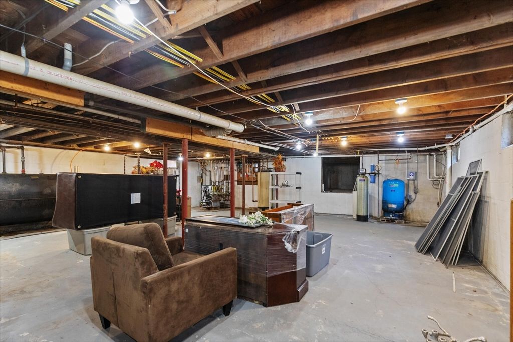 Fitness Equipment, Interior, Wooden Beams