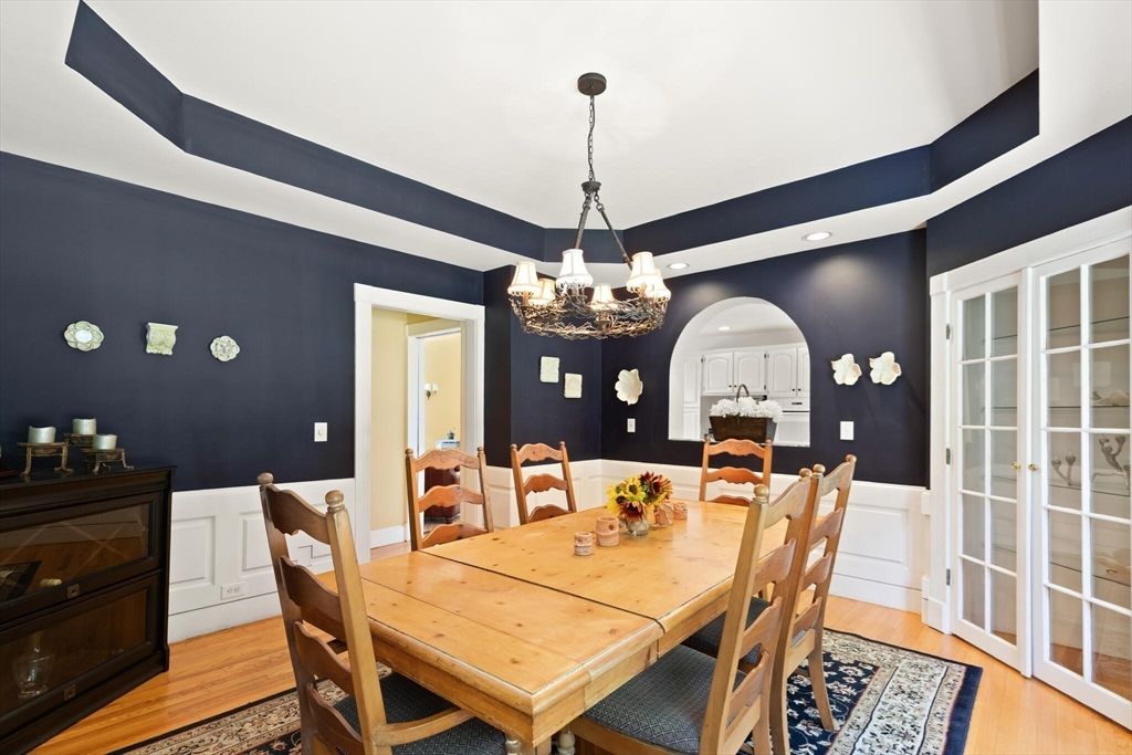 Chandelier, Dining room, Interior, Recessed Lighting, Wood Texture Flooring