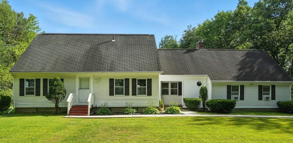 Exterior, Facade, Cape Cod
