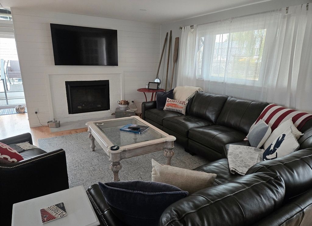 Fireplace, Interior, Living room