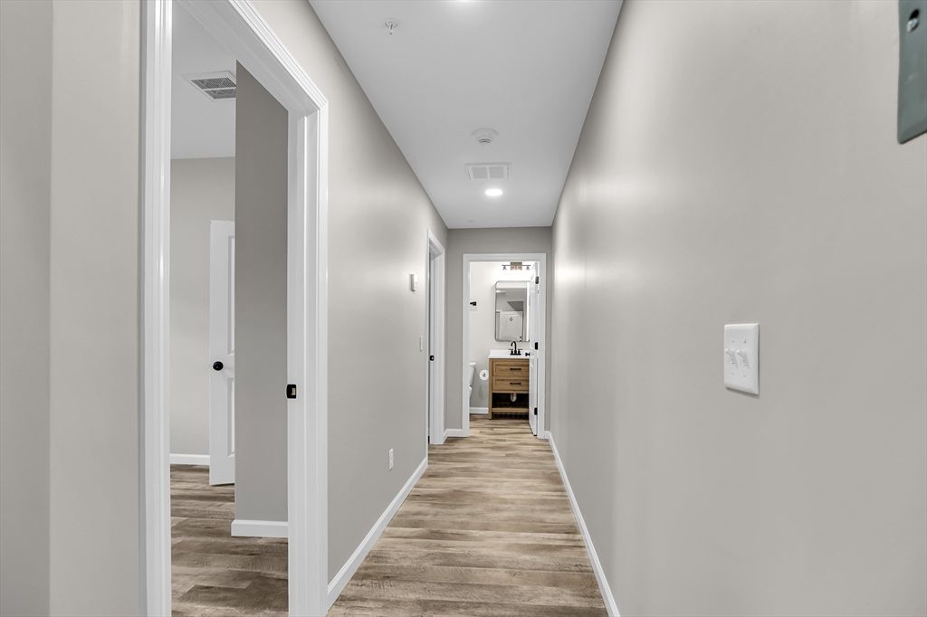 Interior, Recessed Lighting, Wood Texture Flooring
