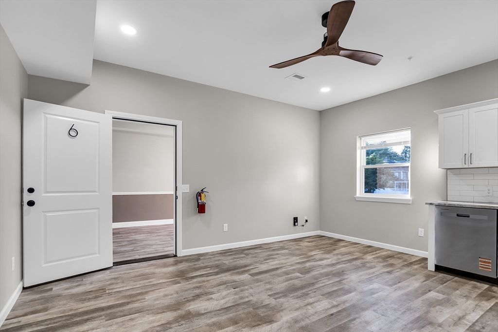 Empty room, Interior, Recessed Lighting, Wood Texture Flooring