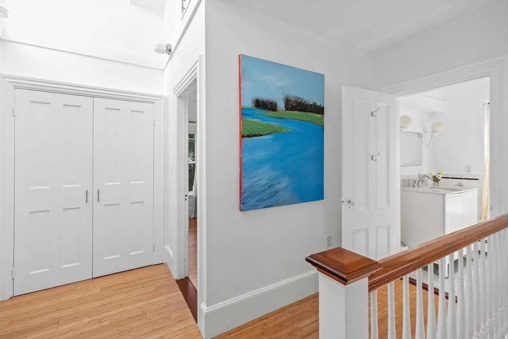 Interior, Washer, Wood Texture Flooring
