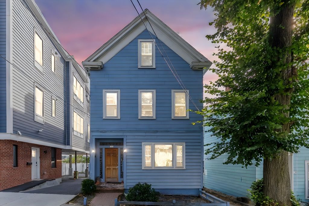 Exterior, Facade, Brick Facade, Queen Anne Victorian