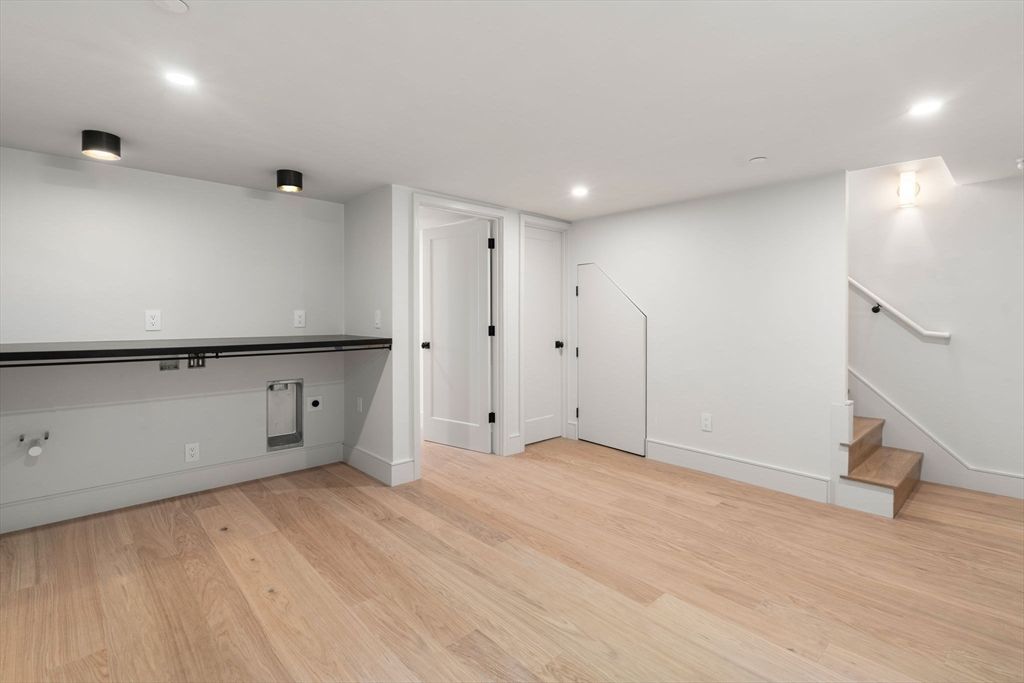 Empty room, Interior, Recessed Lighting, Wood Texture Flooring