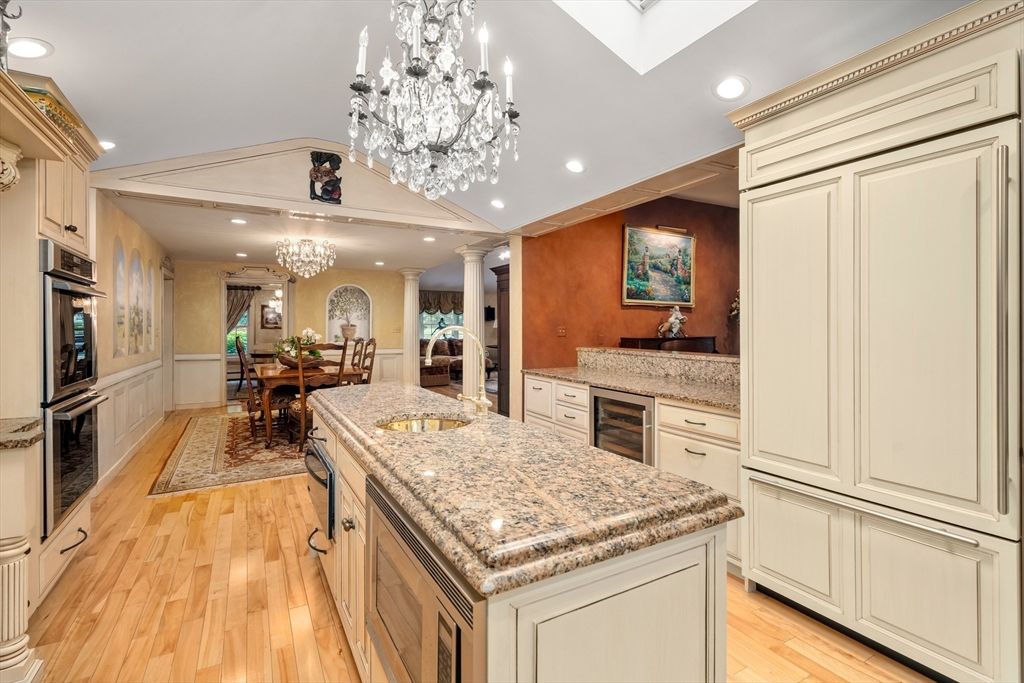 Chandelier, Dining room, Interior, Kitchen, Recessed Lighting, Wood Texture Flooring