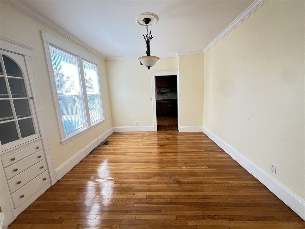 Empty room, Interior, Pendant Lights, Wood Texture Flooring
