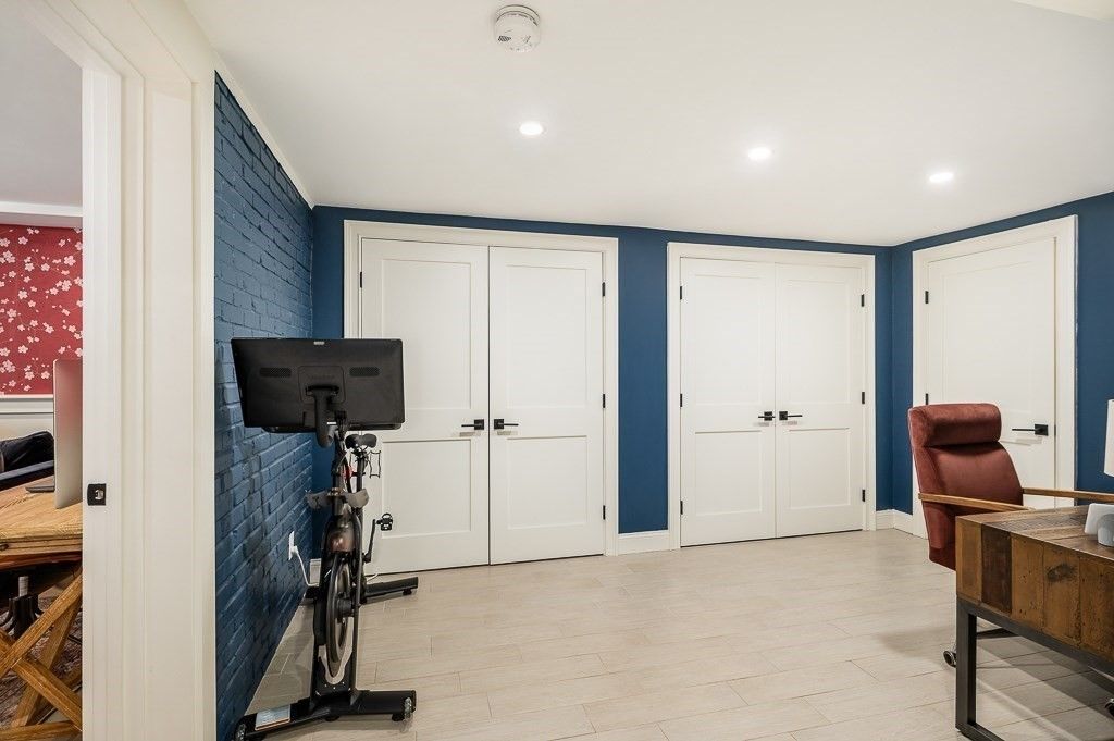 Fitness Equipment, Interior, Recessed Lighting, Wood Texture Flooring