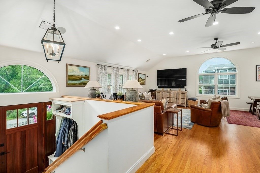 Interior, Living room, Pendant Lights, Recessed Lighting, Wood Texture Flooring