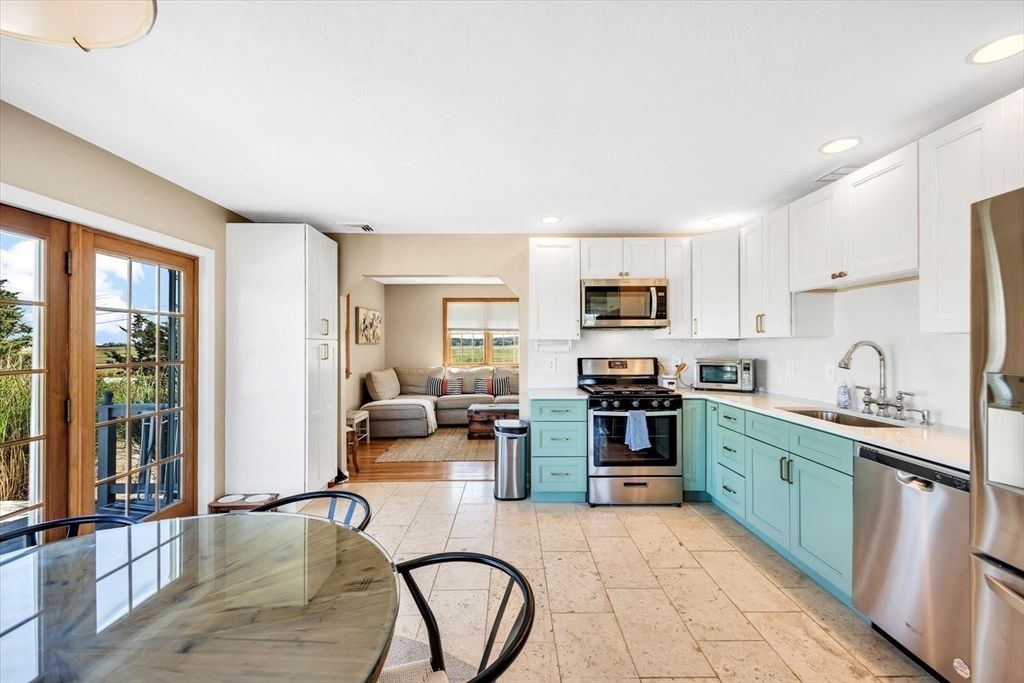 Interior, Kitchen, Living room, Recessed Lighting, Stainless Steel Appliances