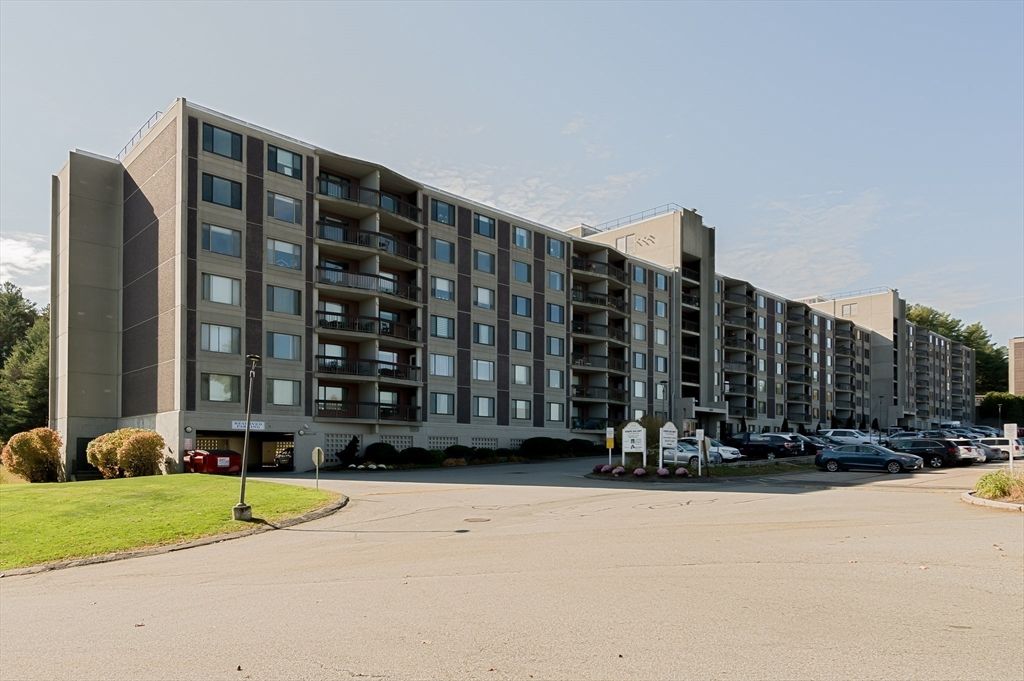Exterior, Facade, Condo Building