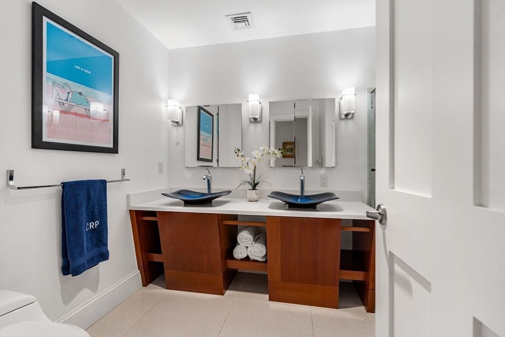 Bathroom, Dual Sink Vanities, Interior
