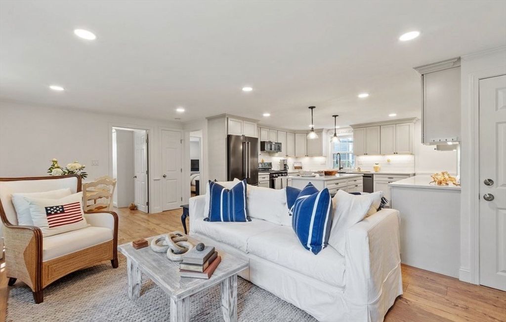 Interior, Kitchen, Living room, Pendant Lights, Recessed Lighting, Stainless Steel Appliances, Wood Texture Flooring