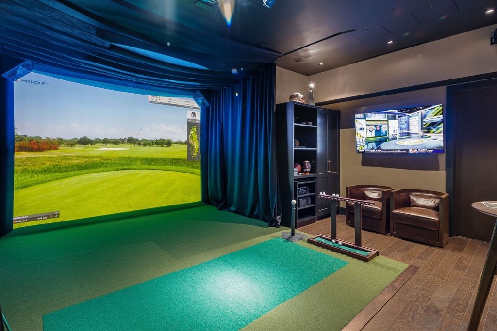 Interior, Projection Screen, Recessed Lighting, Wood Texture Flooring