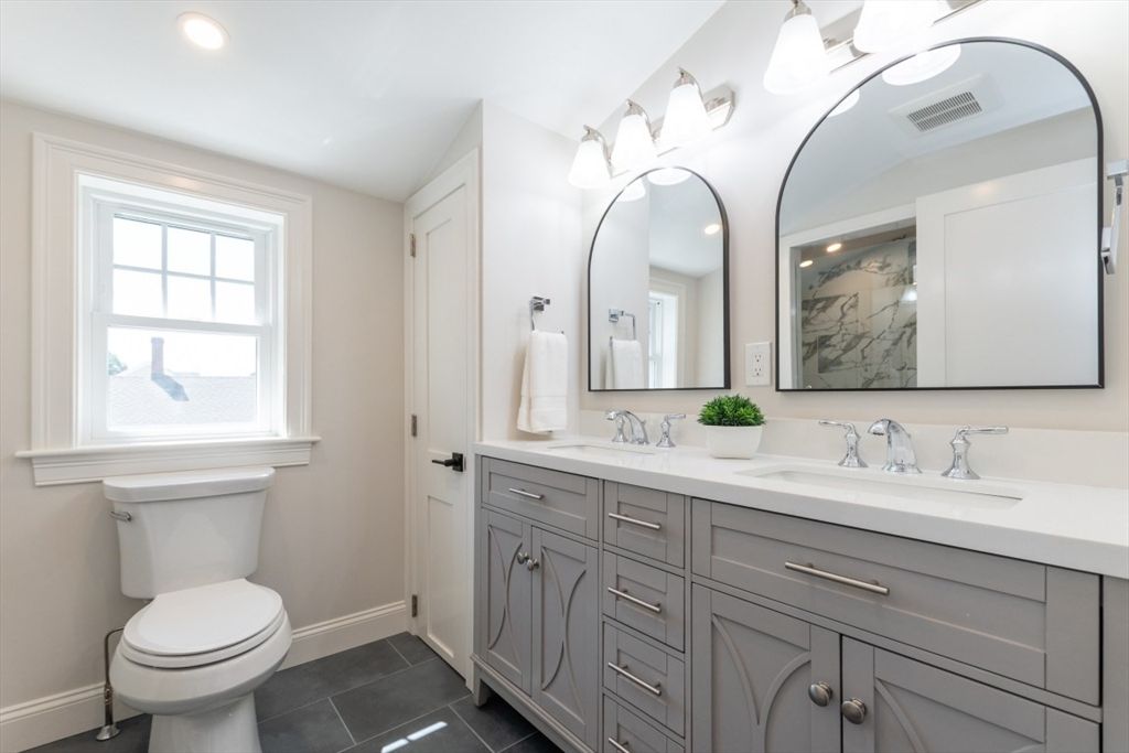 Bathroom, Dual Sink Vanities, Interior, Recessed Lighting