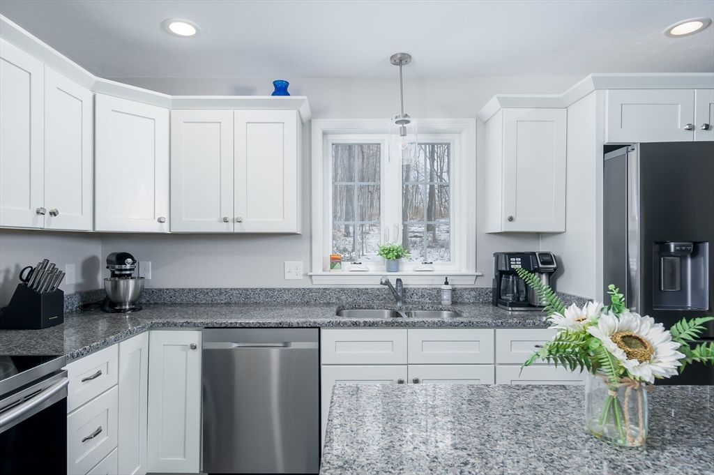 Interior, Kitchen, Pendant Lights, Recessed Lighting, Stainless Steel Appliances