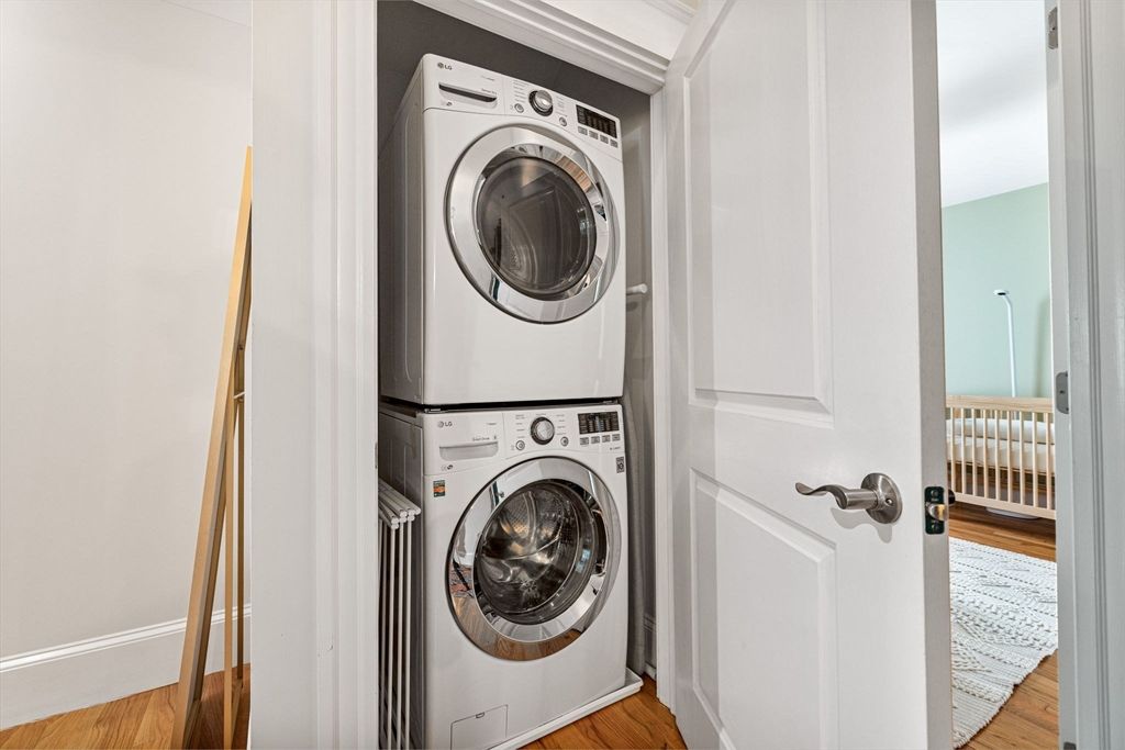 Interior, Utility Closets, Washer, Wood Texture Flooring