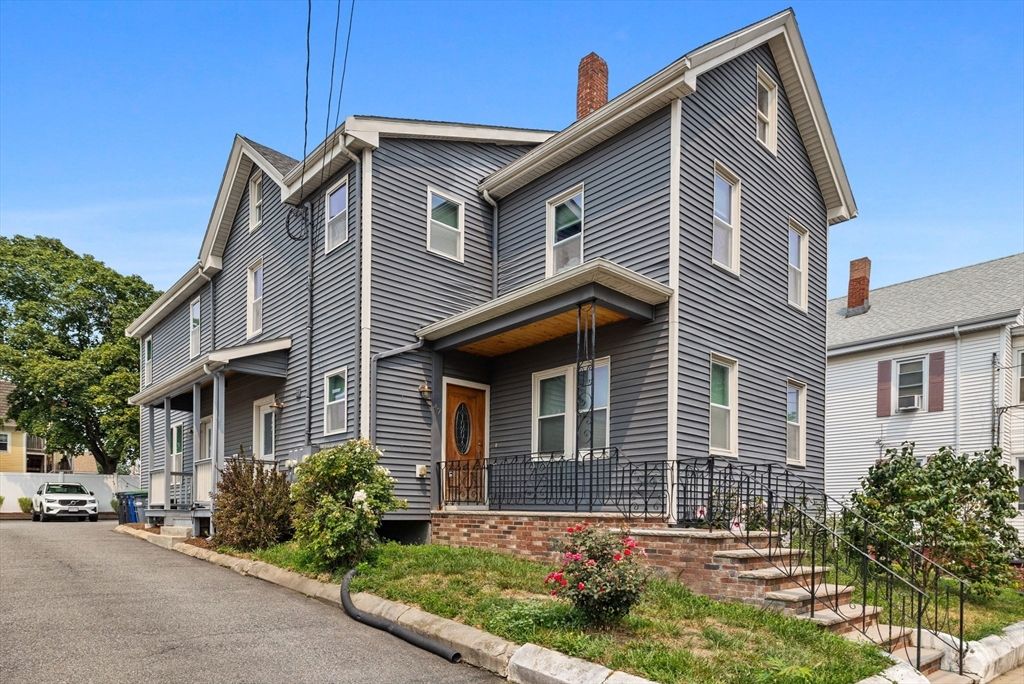 Exterior, Facade, Queen Anne Victorian