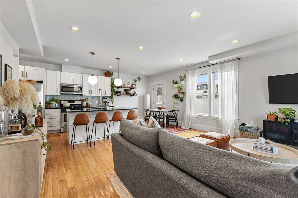 Dining room, Interior, Kitchen, Living room, Pendant Lights, Recessed Lighting, Stainless Steel Appliances, Wood Texture Flooring