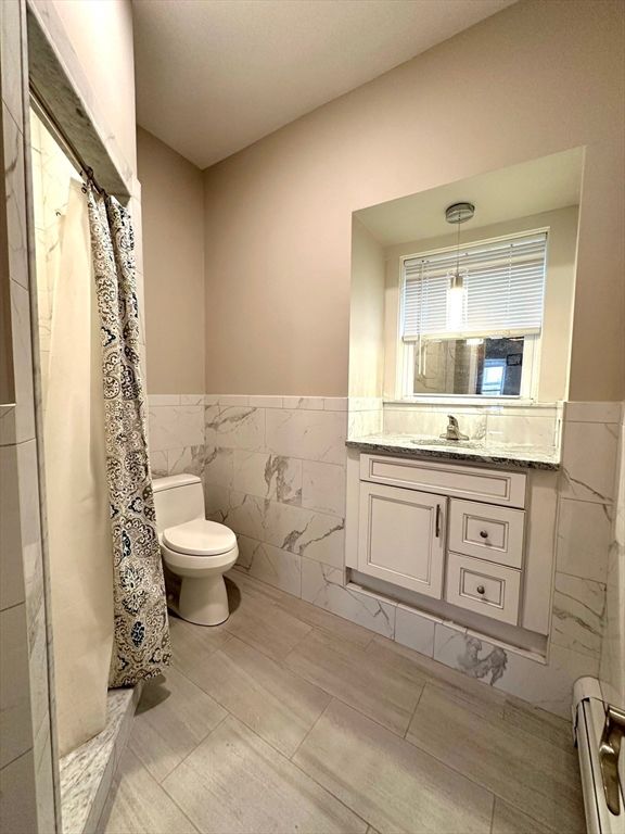 Bathroom, Interior, Marble Walls, Pendant Lights
