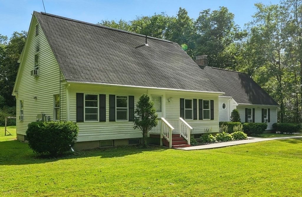 Backyard, Exterior, Facade, Cape Cod
