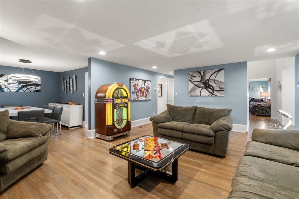 Dining room, Interior, Living room, Pendant Lights, Recessed Lighting, Wood Texture Flooring