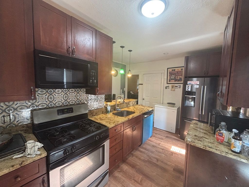 Interior, Kitchen, Pendant Lights, Wood Texture Flooring