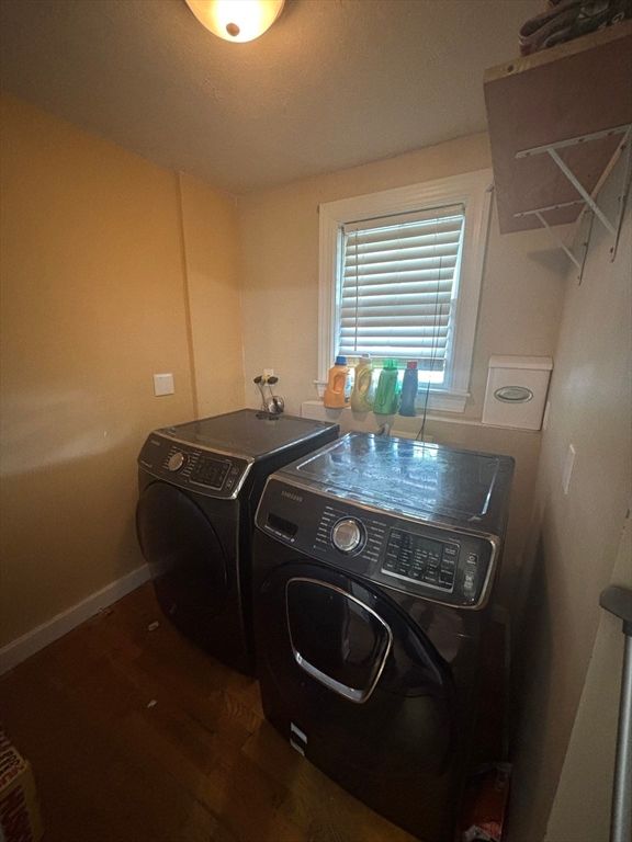 Interior, Washer, Wood Texture Flooring