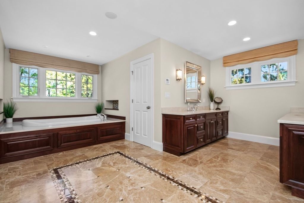 Bathroom, Dual Sink Vanities, Interior, Recessed Lighting