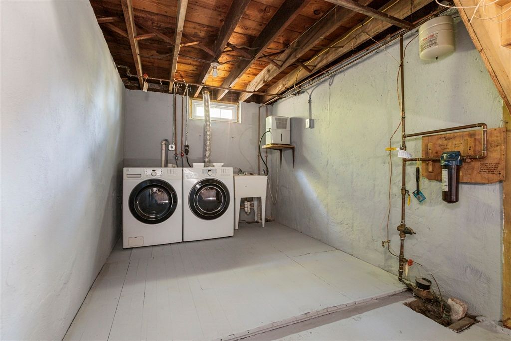 Interior, Washer, Wooden Beams, Wooden Ceilings