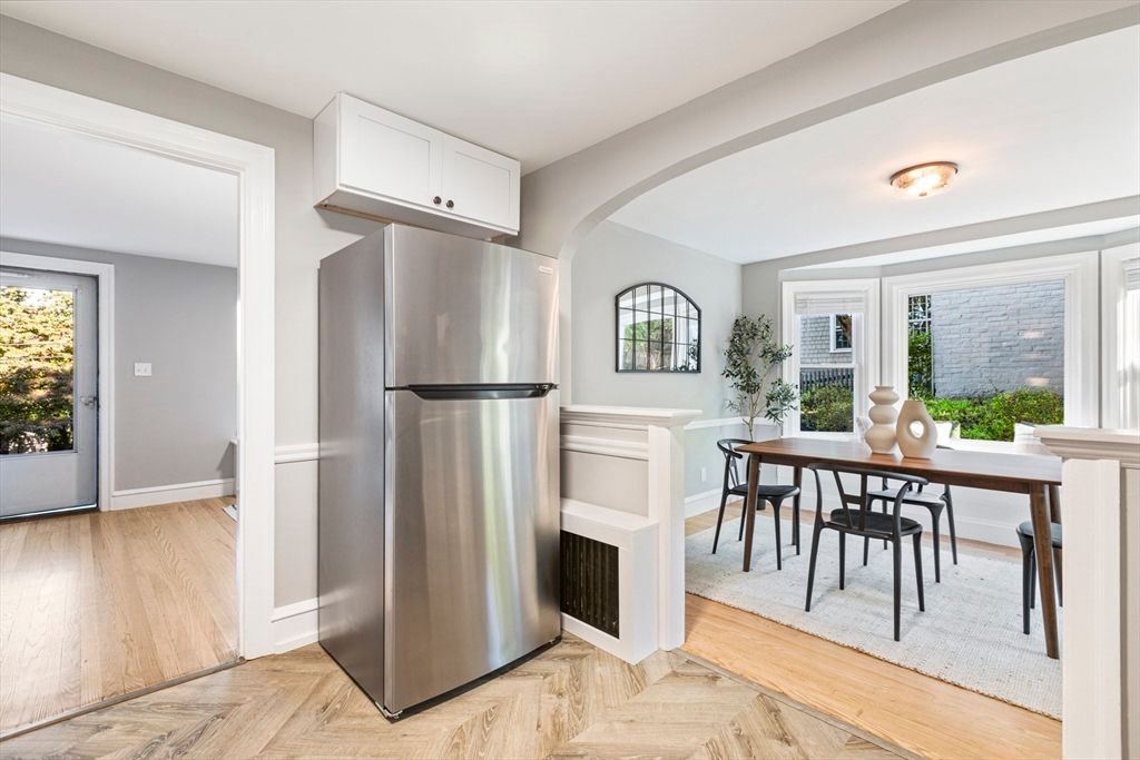 Dining room, Interior, Kitchen, Stainless Steel Appliances, Wood Texture Flooring