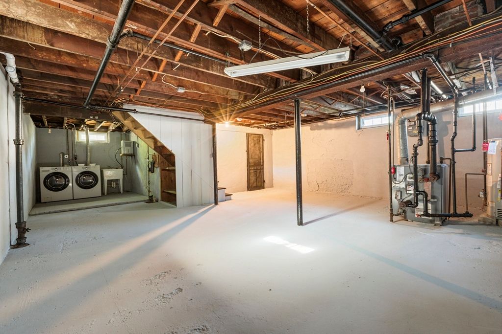 Interior, Washer, Wooden Beams