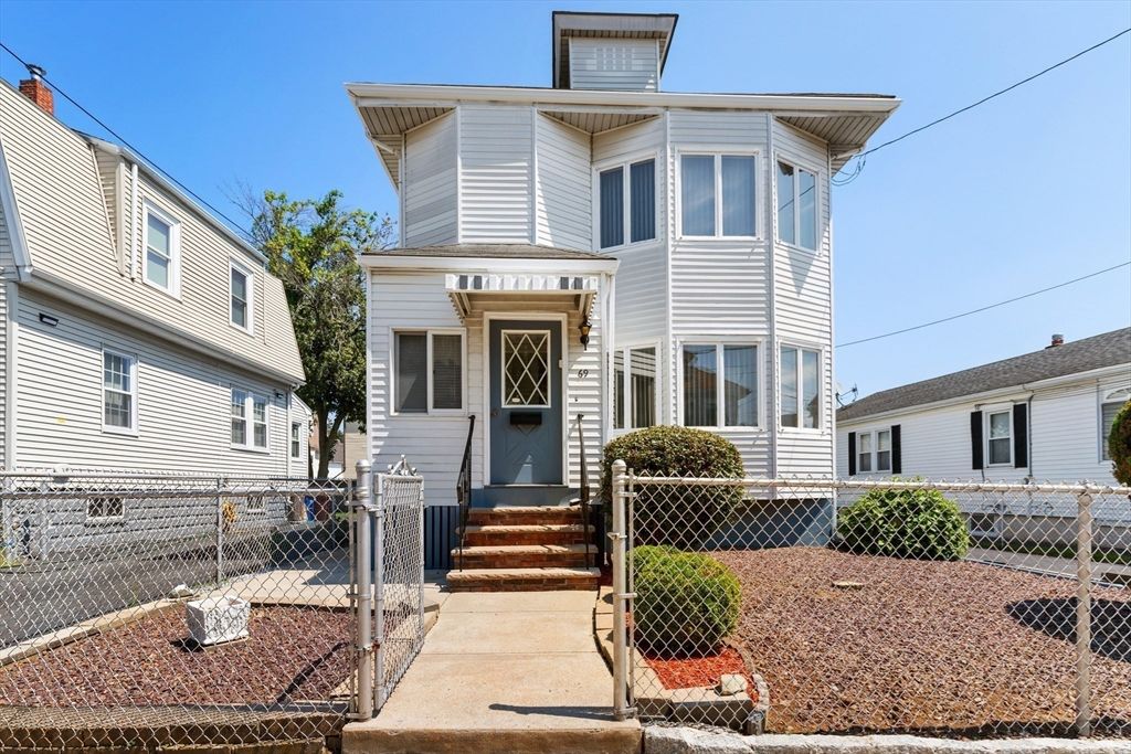 Exterior, Facade, American Foursquare