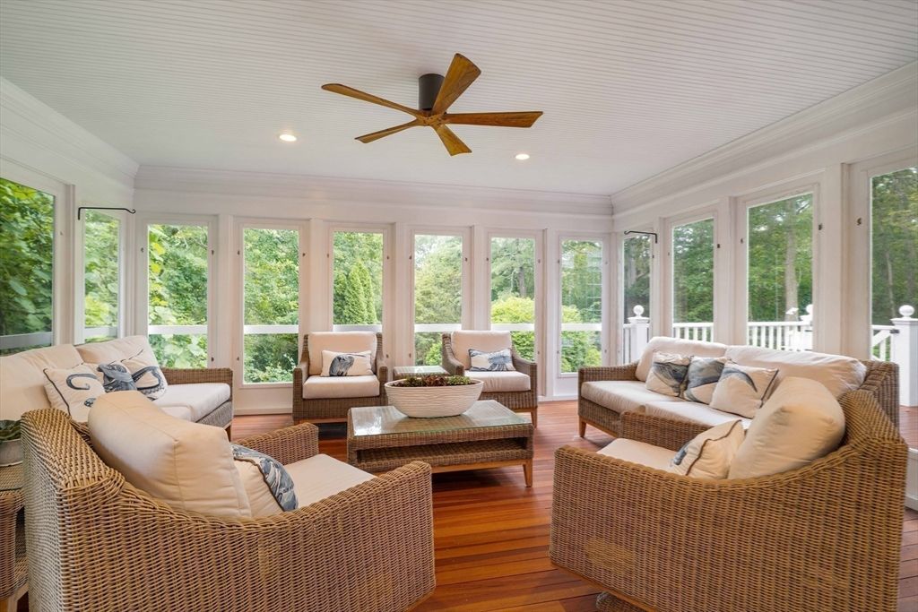 Interior, Living room, Recessed Lighting, Sun Room, Wood Texture Flooring