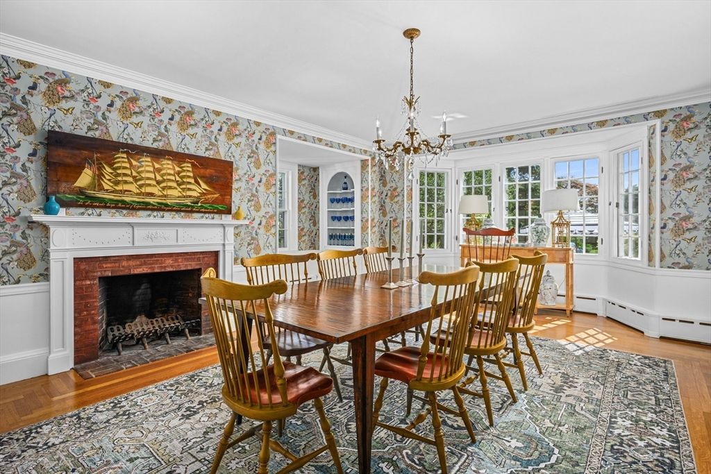 Chandelier, Dining room, Fireplace, Interior, Wood Texture Flooring
