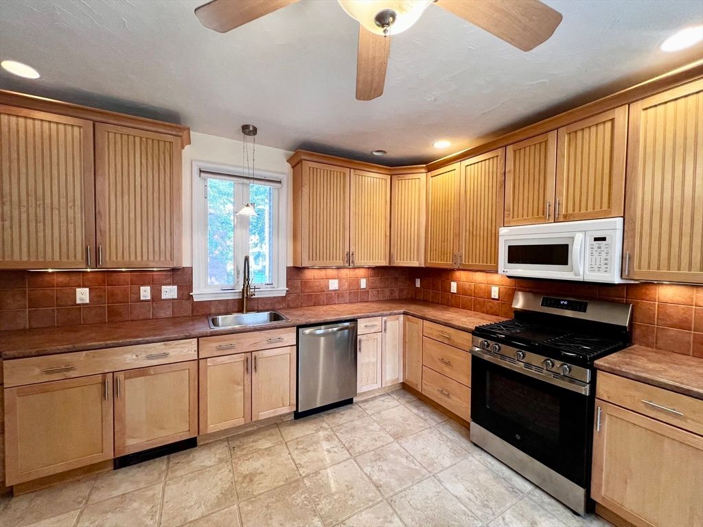Interior, Kitchen, Pendant Lights, Recessed Lighting, Stainless Steel Appliances