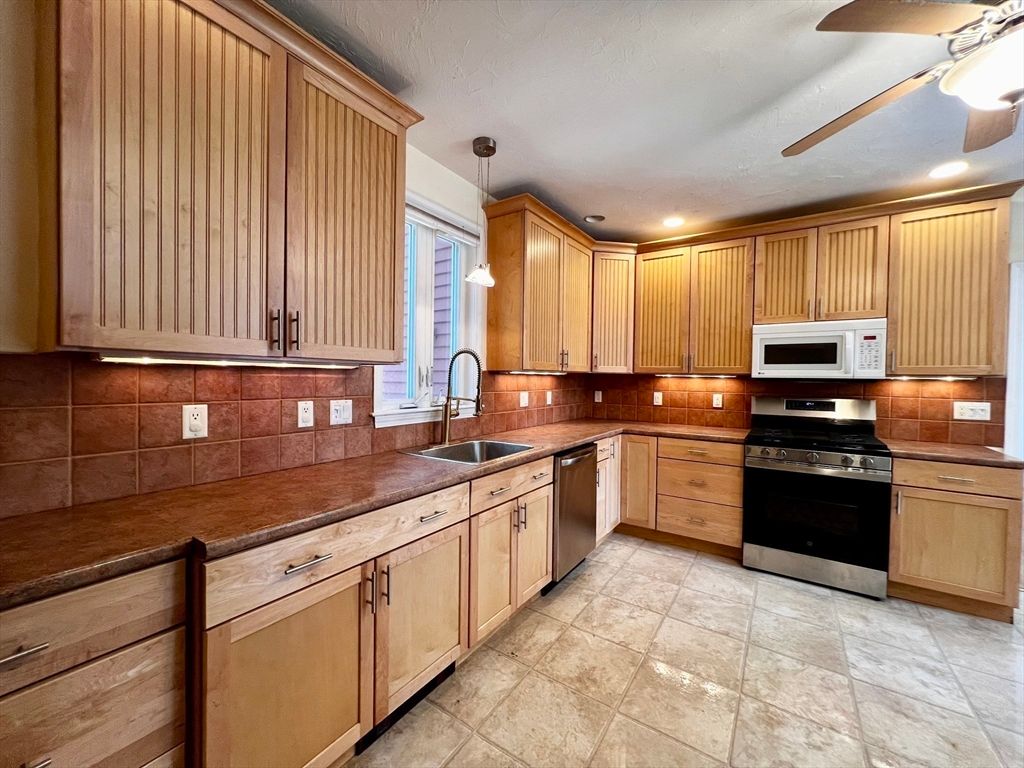 Interior, Kitchen, Pendant Lights, Recessed Lighting, Stainless Steel Appliances